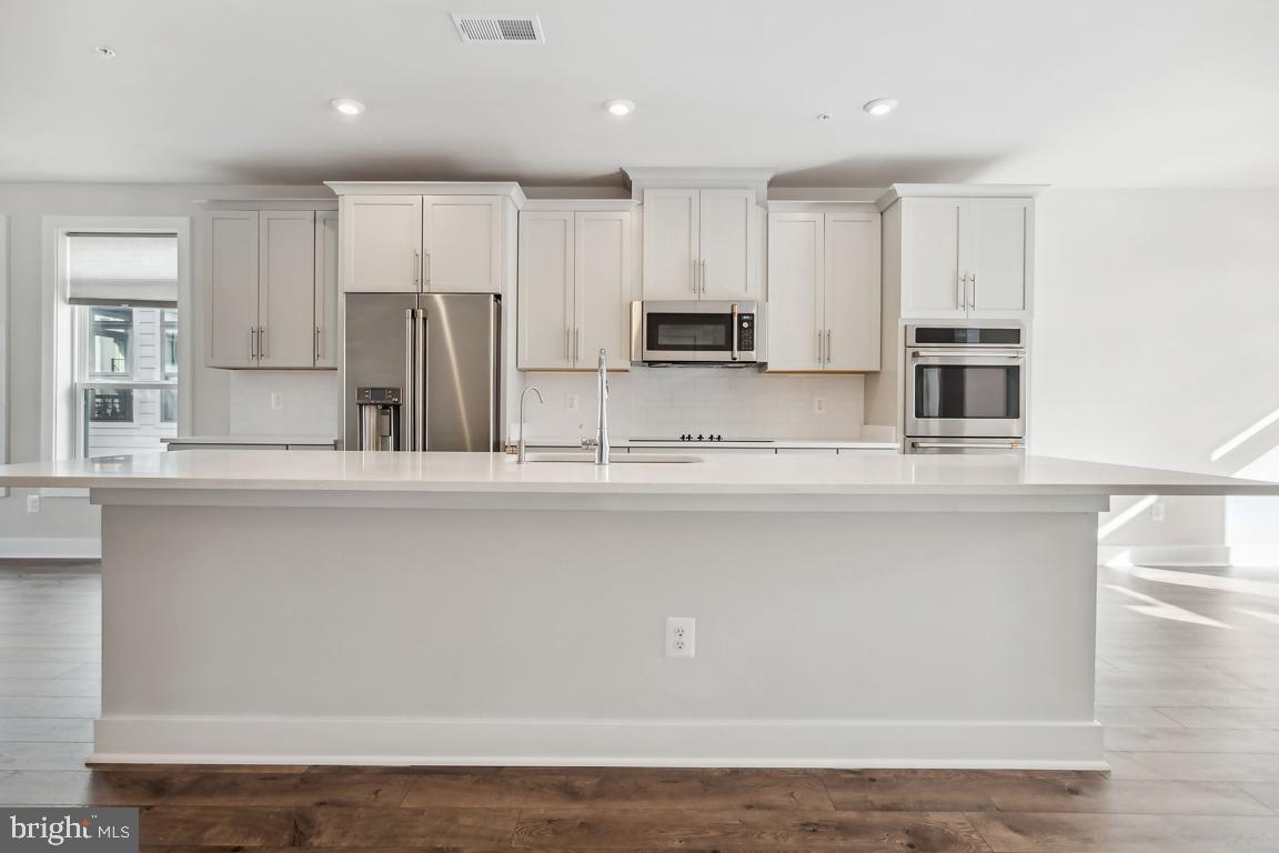 TALL OAKS - Residential