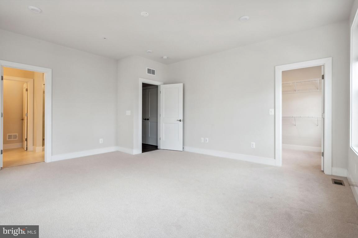 TALL OAKS - Residential