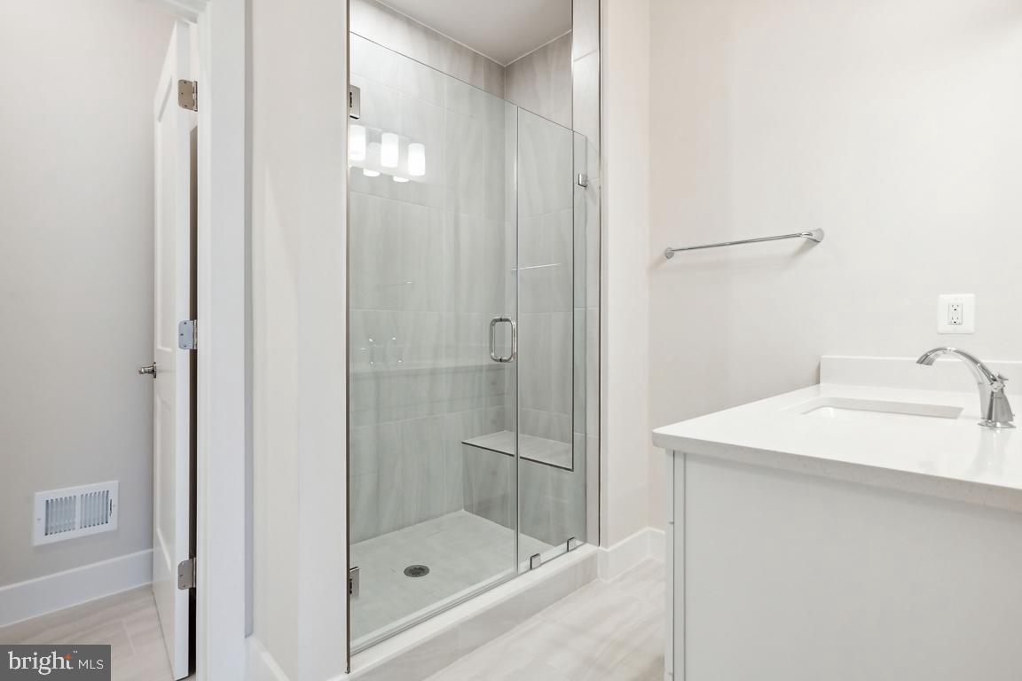 TALL OAKS - Residential