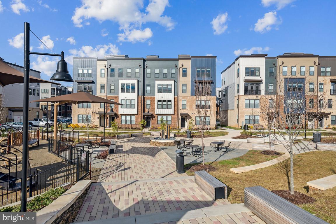 TALL OAKS - Residential