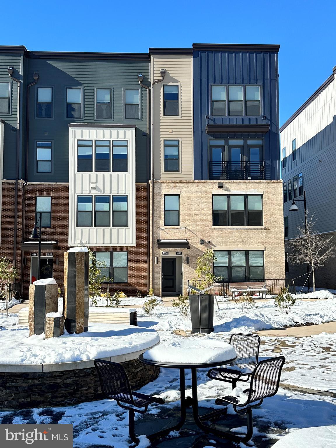 TALL OAKS - Residential