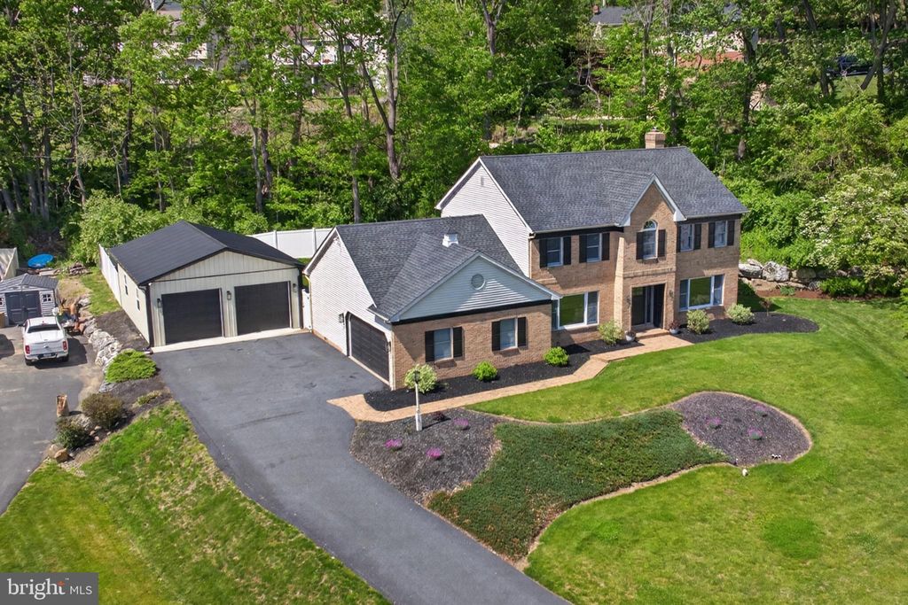 Photo of 2620 Valley View Drive, LANCASTER, PA 17601 (MLS # PALA2087620)