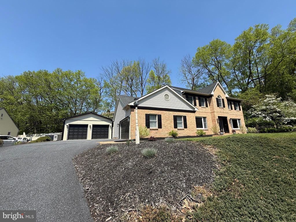 Photo of 2620 Valley View Drive, LANCASTER, PA 17601 (MLS # PALA2087620)