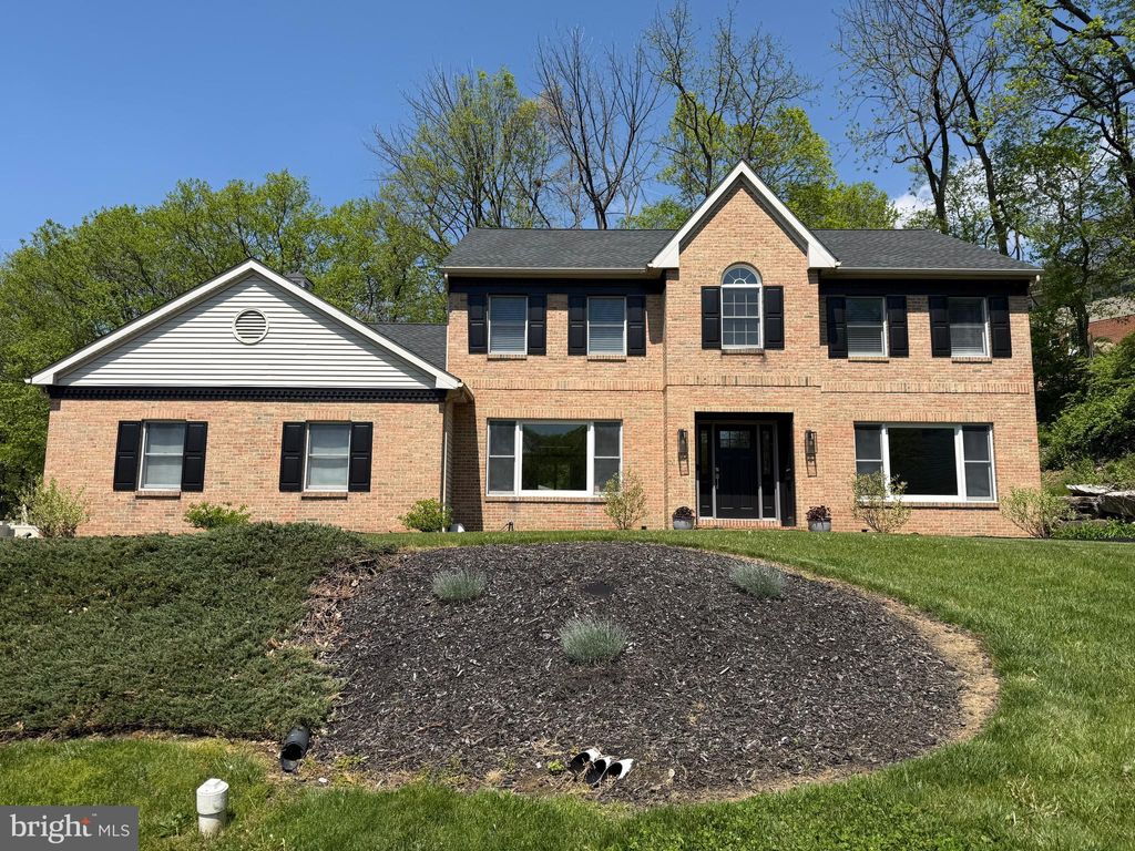 Photo of 2620 Valley View Drive, LANCASTER, PA 17601 (MLS # PALA2087620)