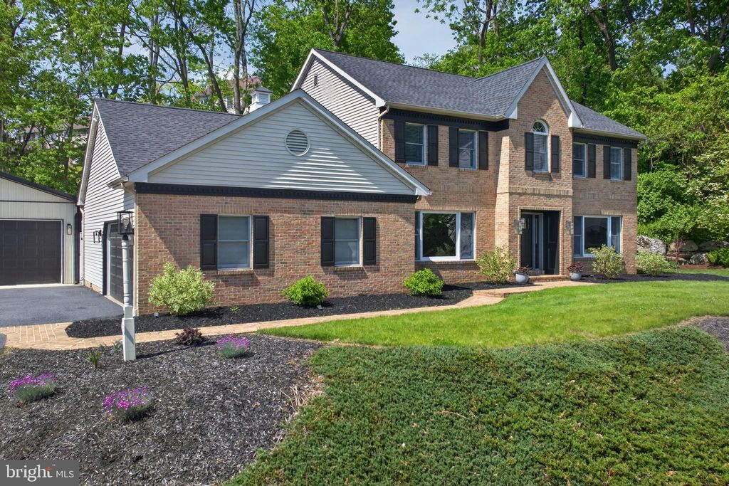 Photo of 2620 Valley View Drive, LANCASTER, PA 17601 (MLS # PALA2087620)