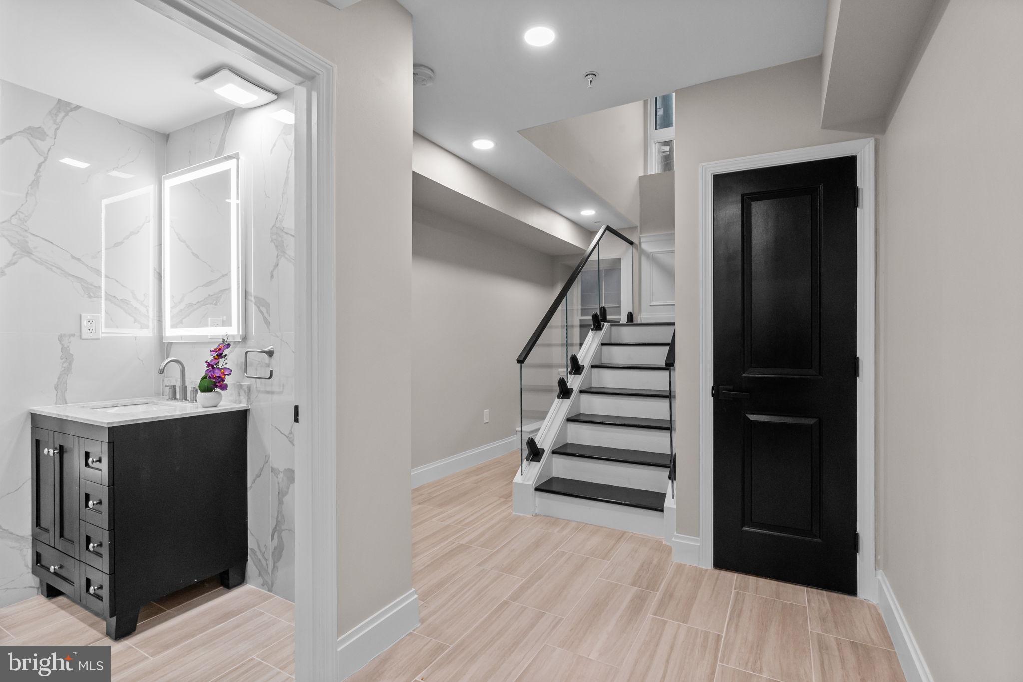QUEEN VILLAGE - Residential