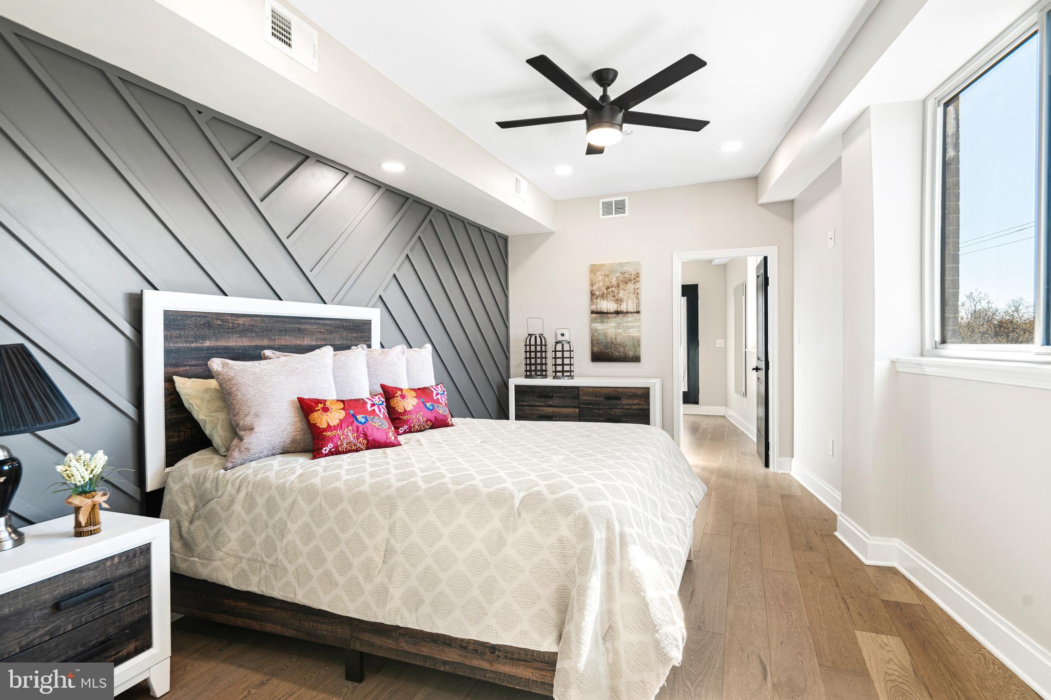 QUEEN VILLAGE - Residential