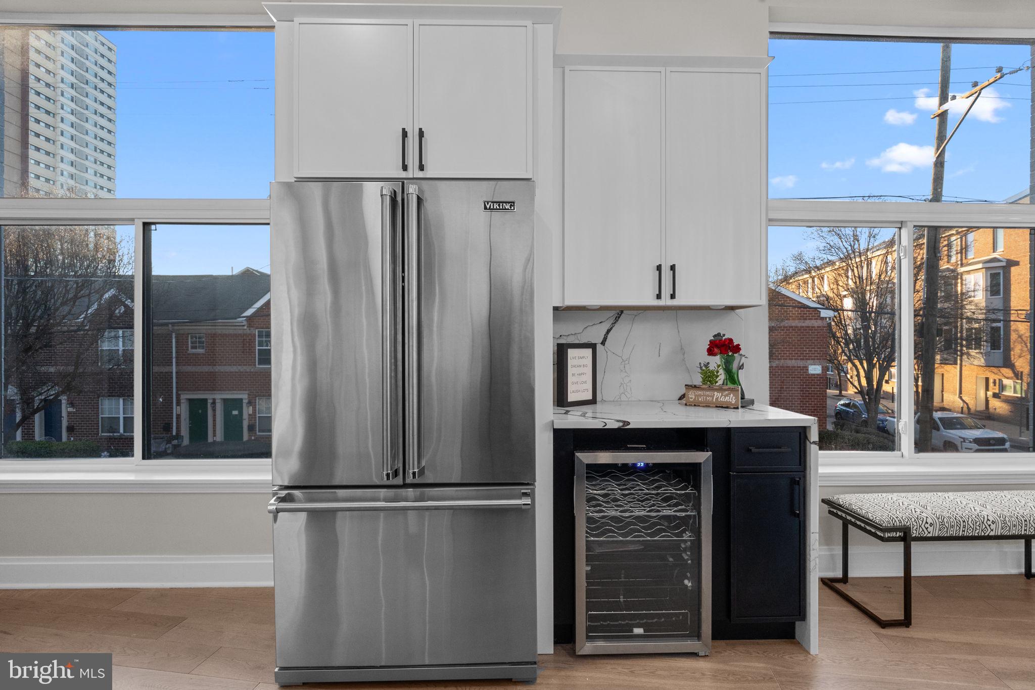 QUEEN VILLAGE - Residential