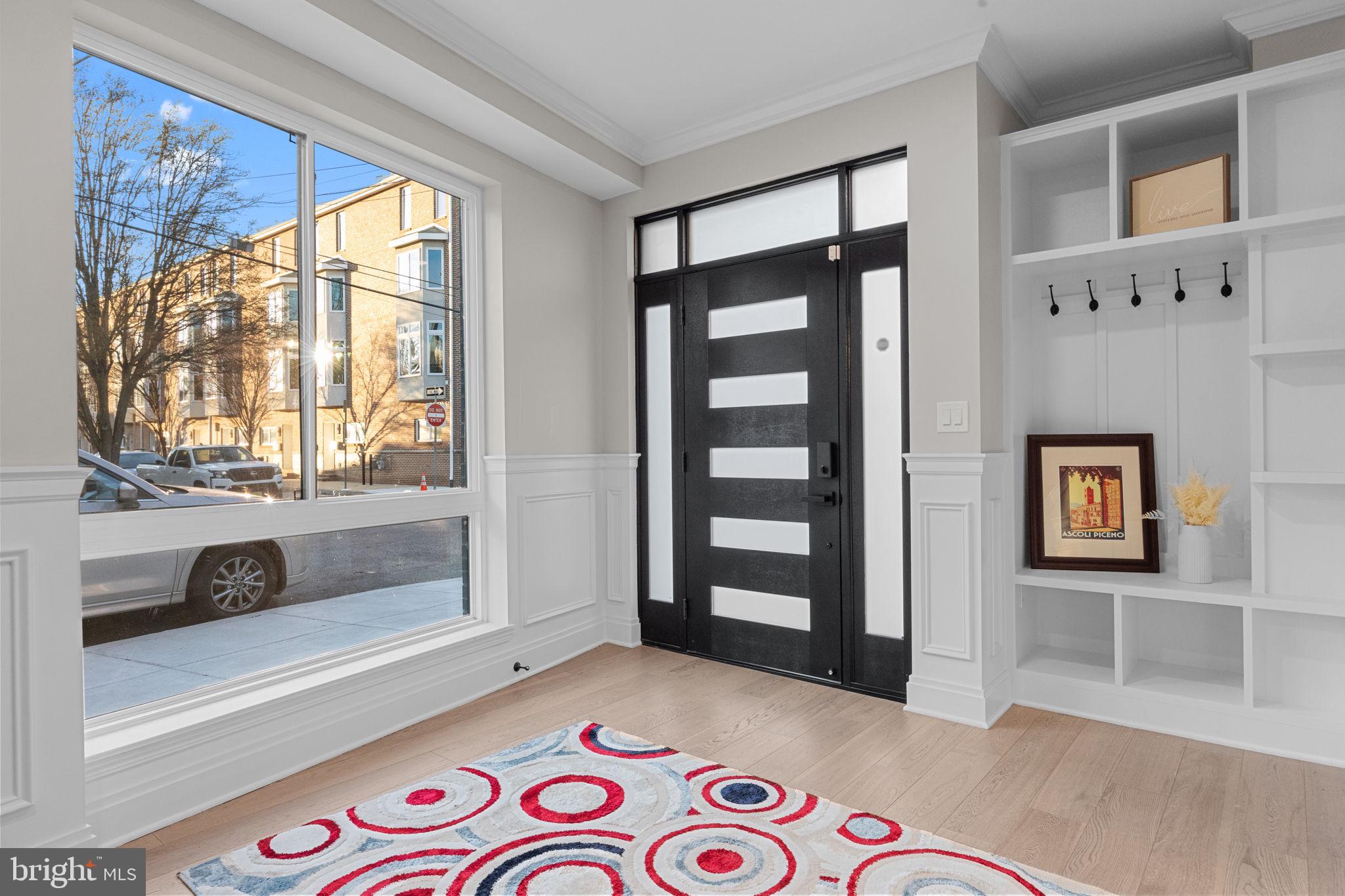 QUEEN VILLAGE - Residential