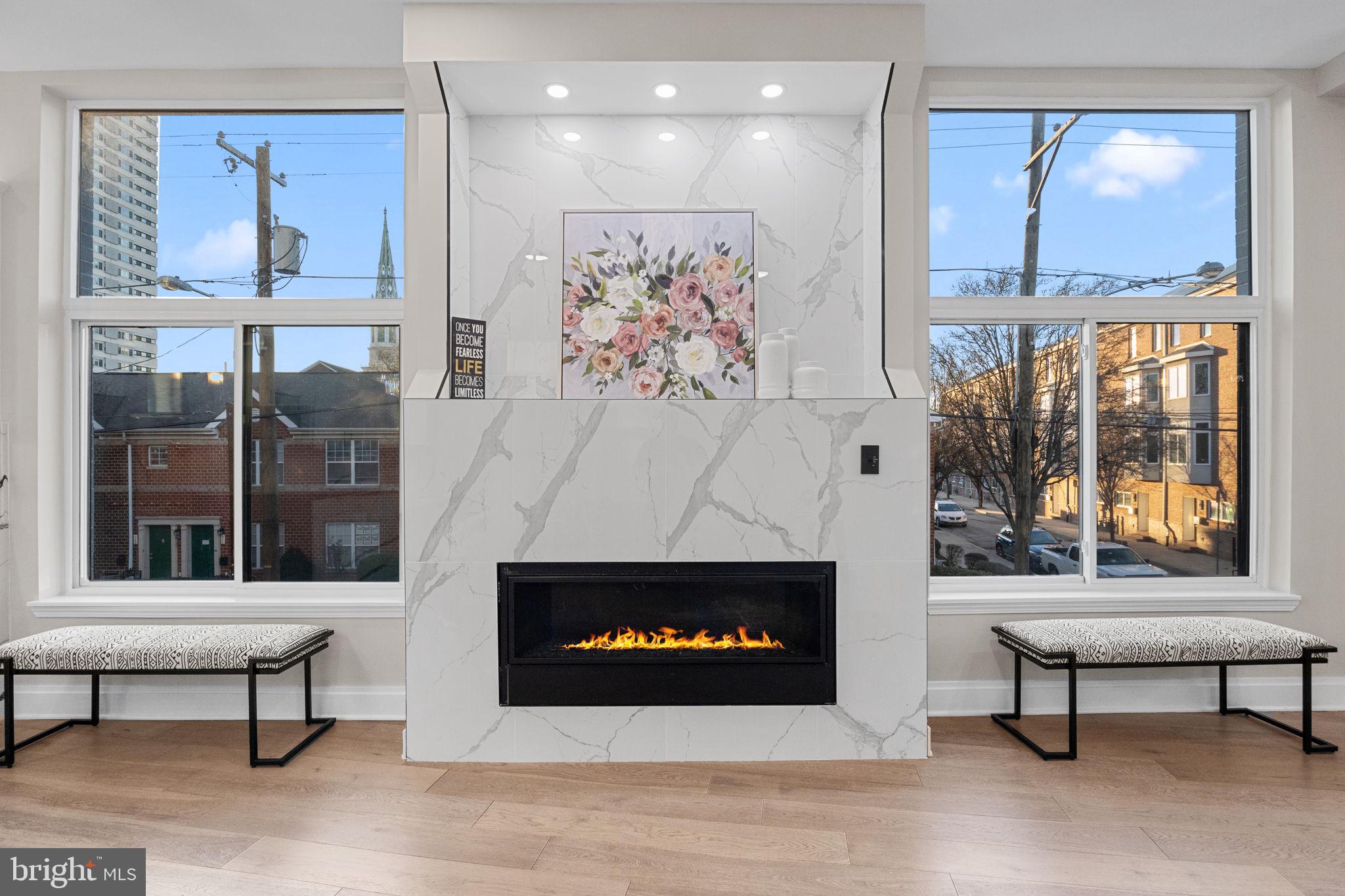 QUEEN VILLAGE - Residential