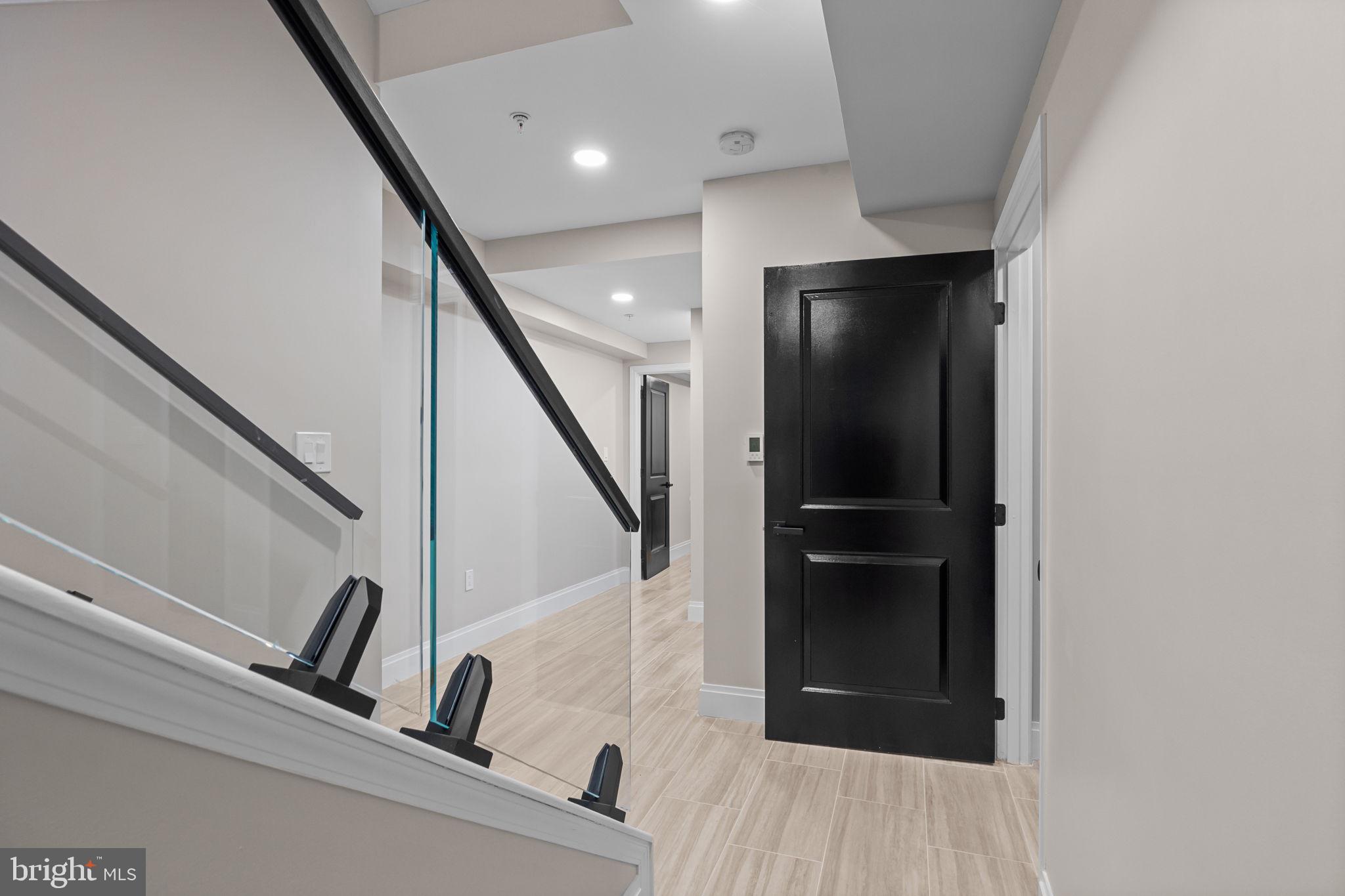 QUEEN VILLAGE - Residential
