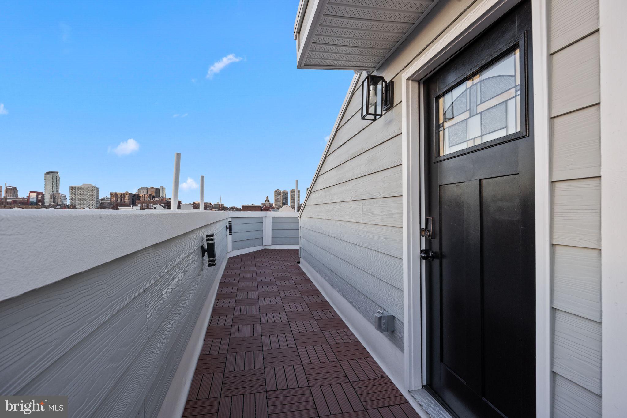 QUEEN VILLAGE - Residential