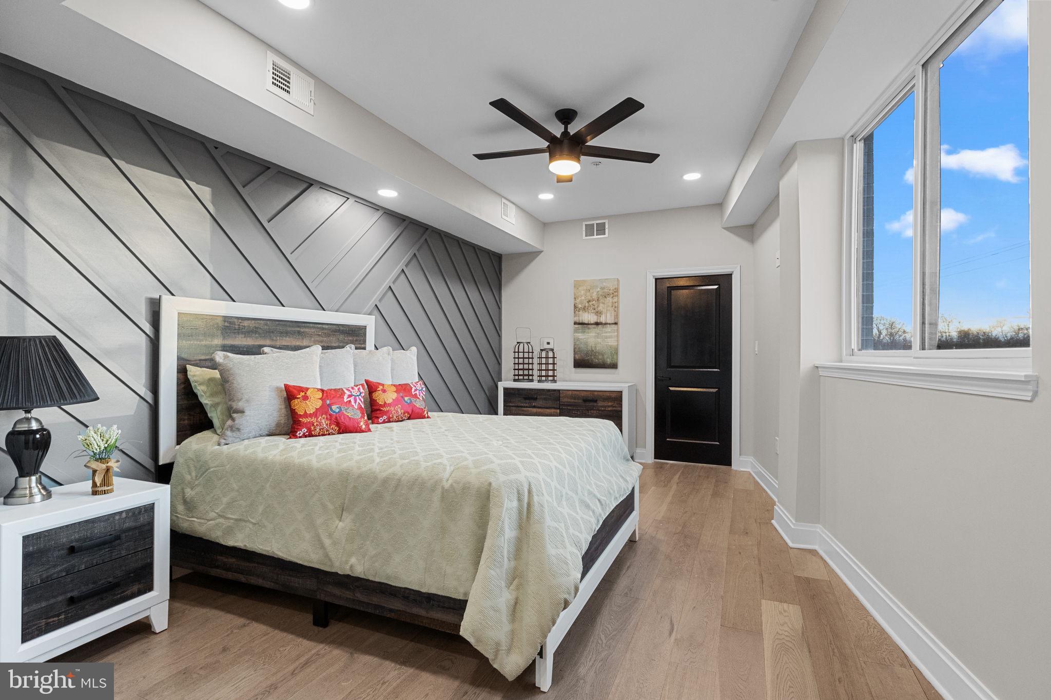 QUEEN VILLAGE - Residential