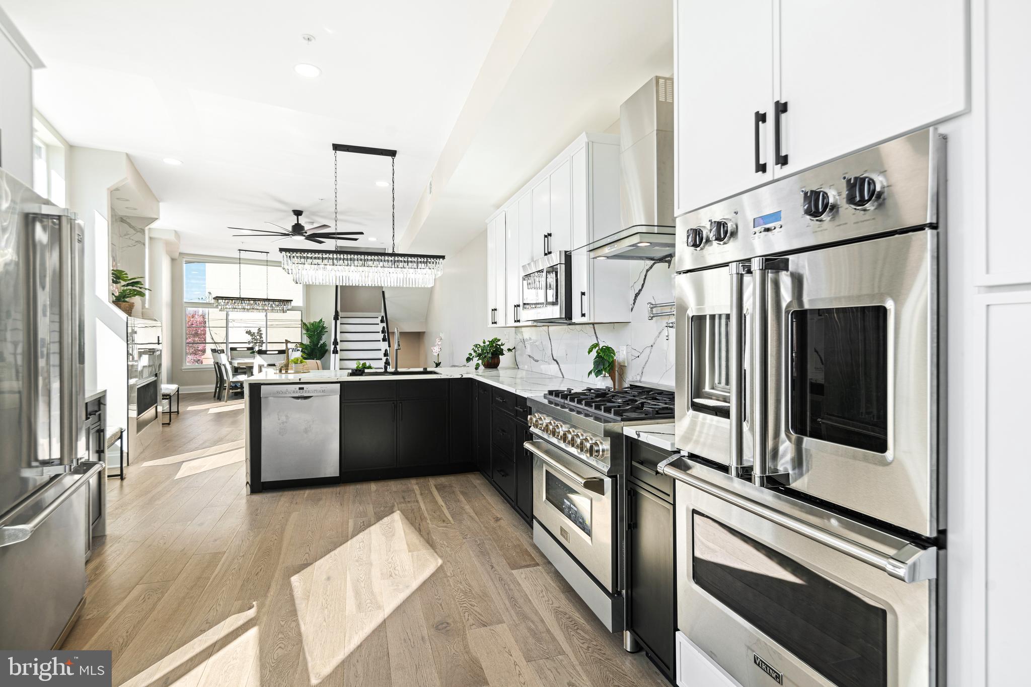 QUEEN VILLAGE - Residential