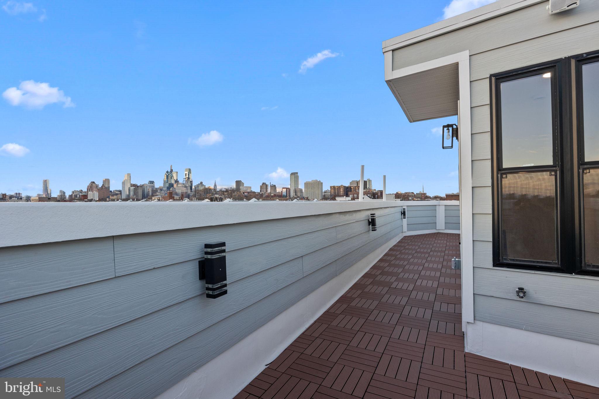 QUEEN VILLAGE - Residential