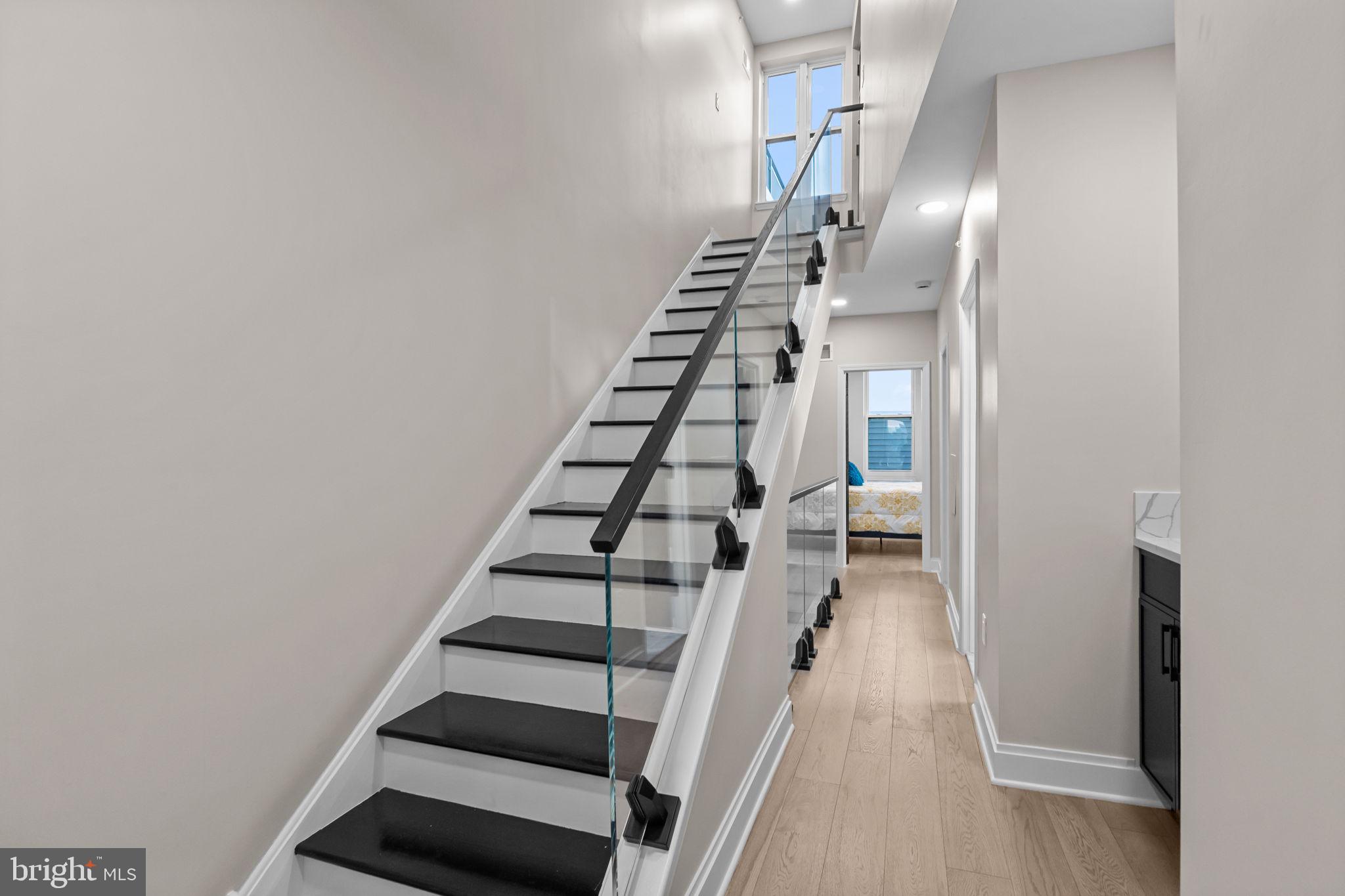 QUEEN VILLAGE - Residential