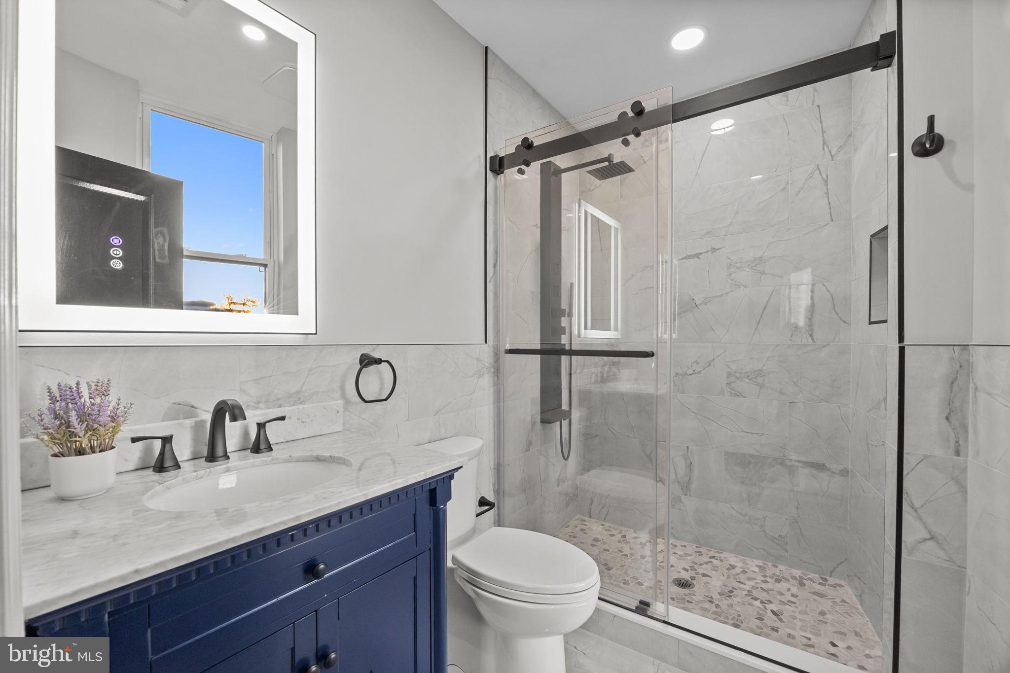 QUEEN VILLAGE - Residential