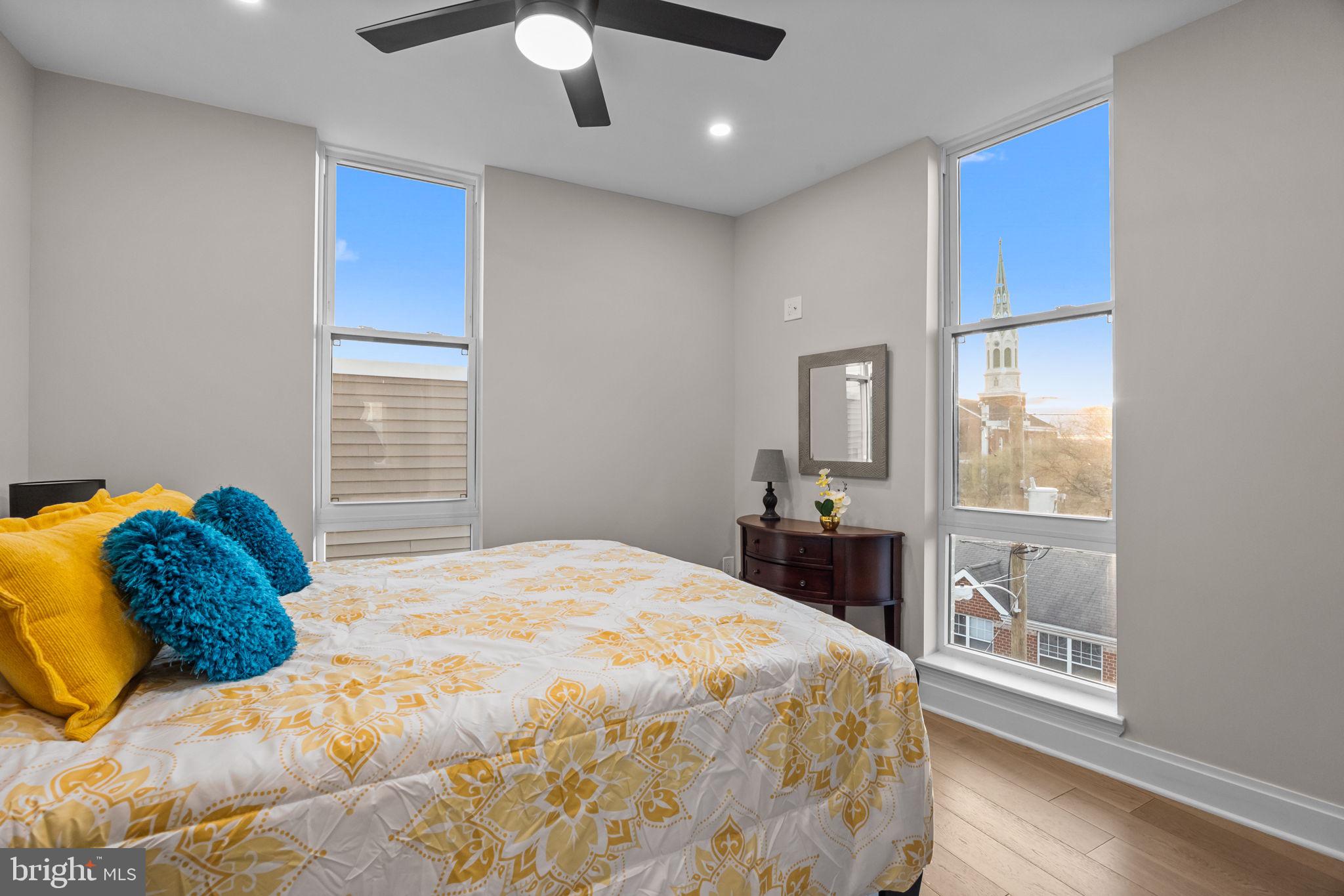 QUEEN VILLAGE - Residential