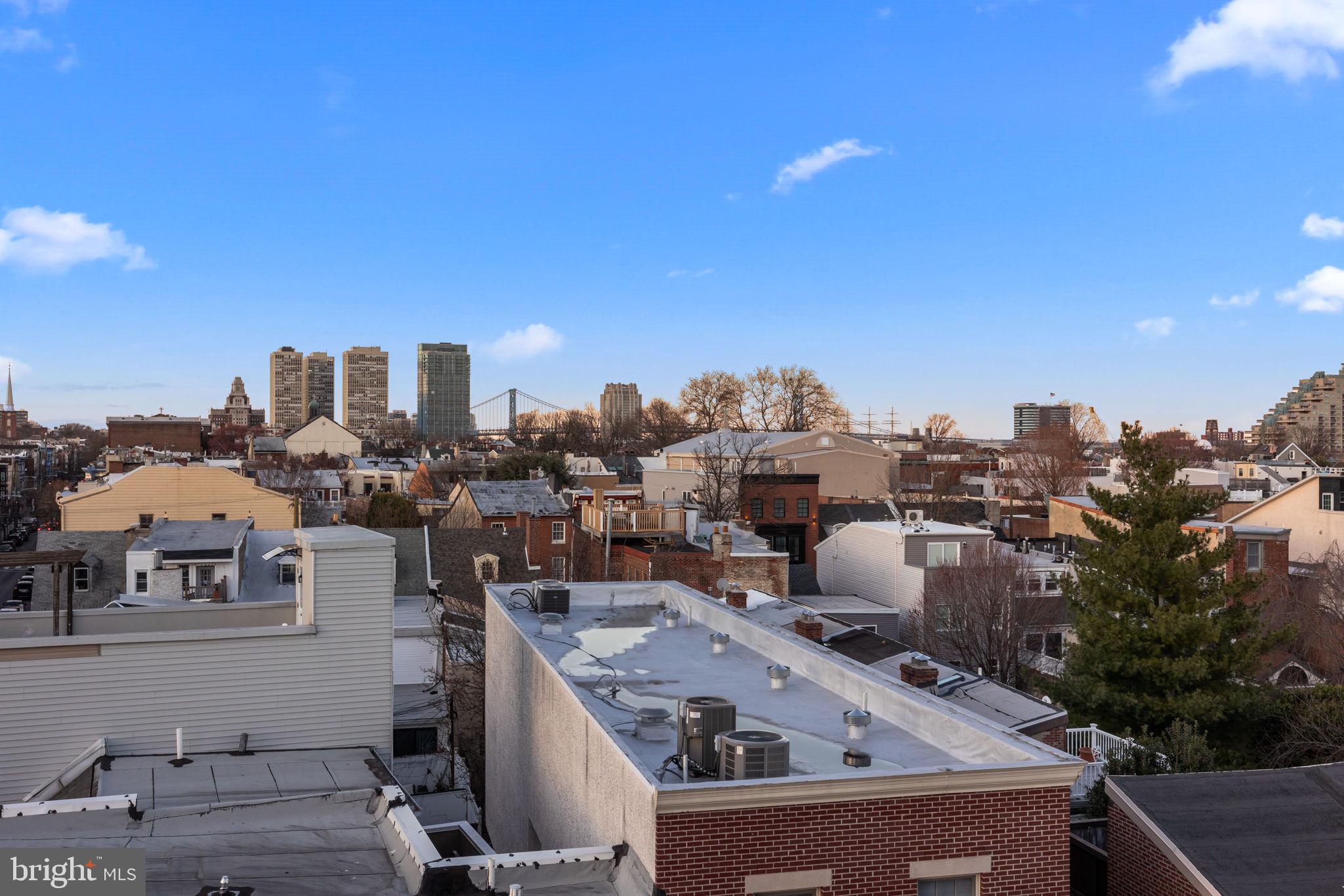 QUEEN VILLAGE - Residential