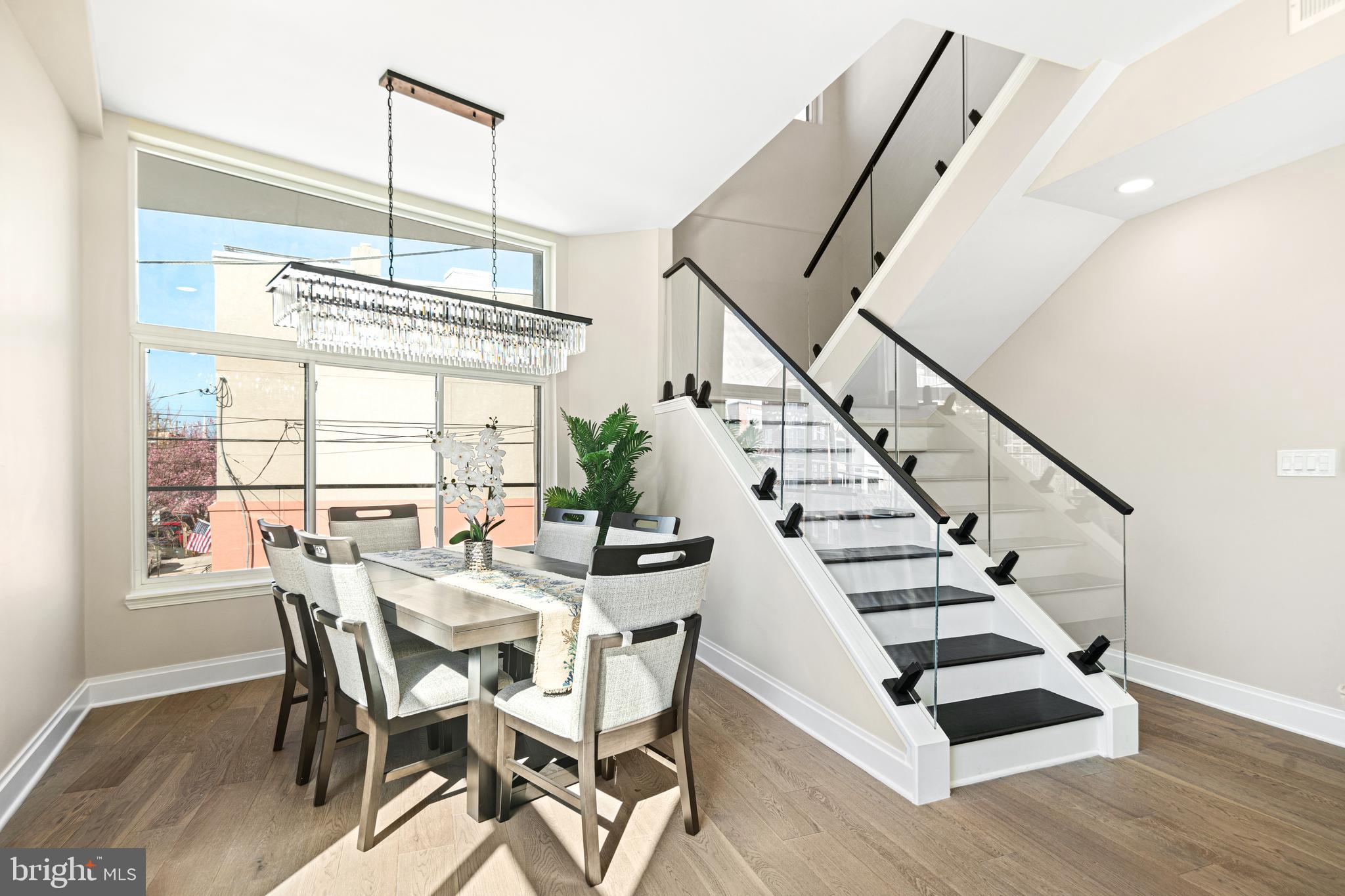 QUEEN VILLAGE - Residential