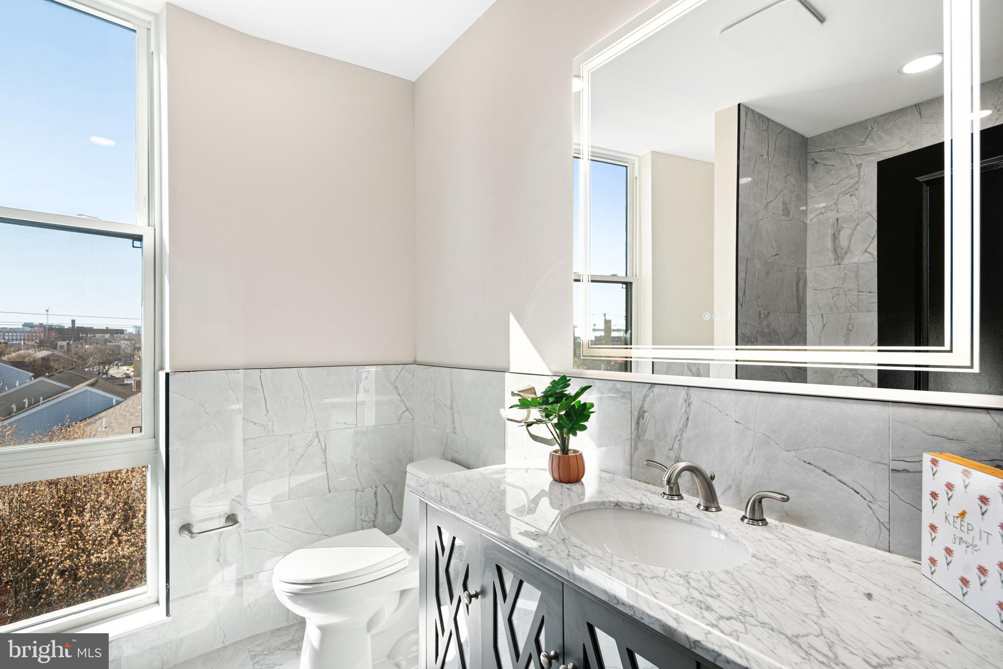 QUEEN VILLAGE - Residential