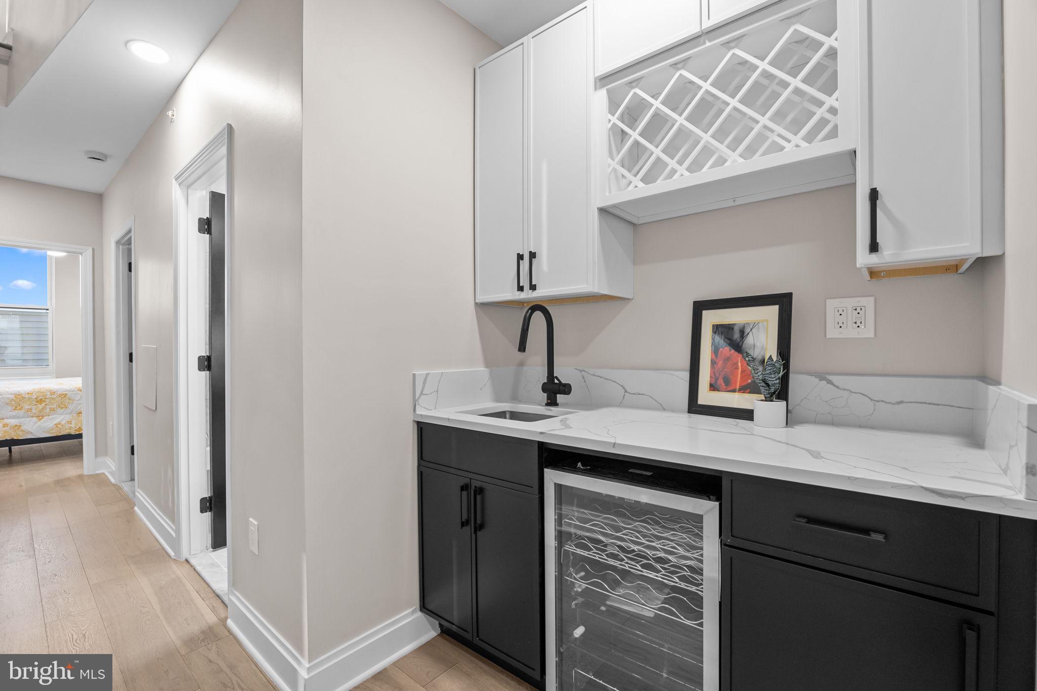 QUEEN VILLAGE - Residential
