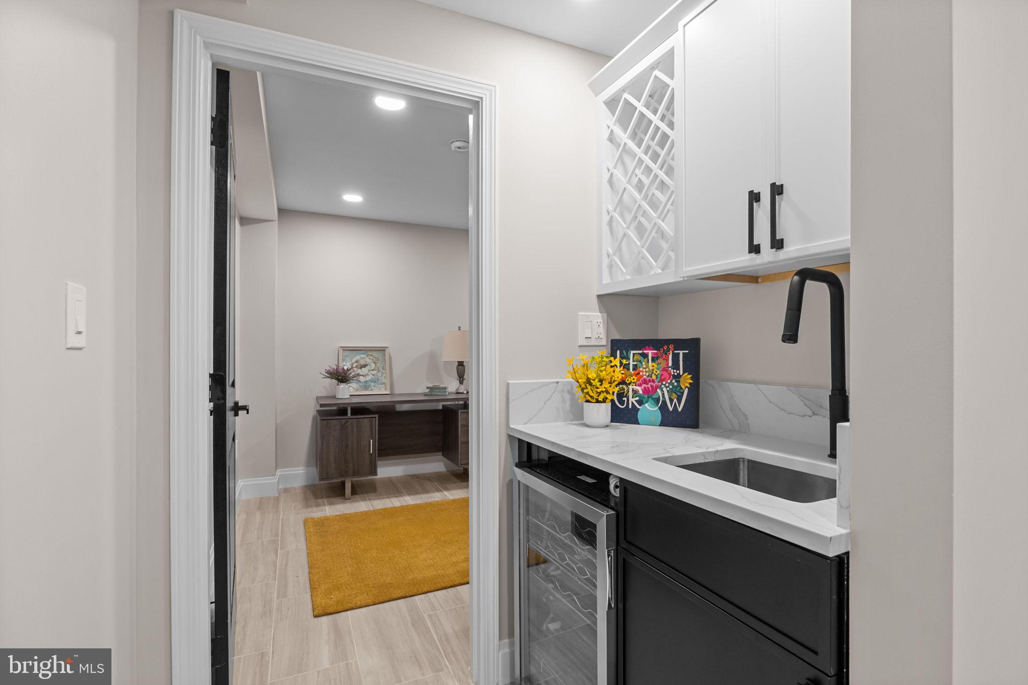 QUEEN VILLAGE - Residential