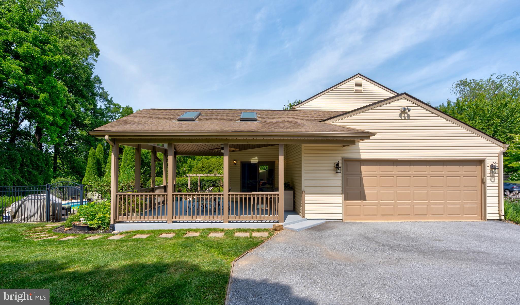 1109 EDWARD LANE
