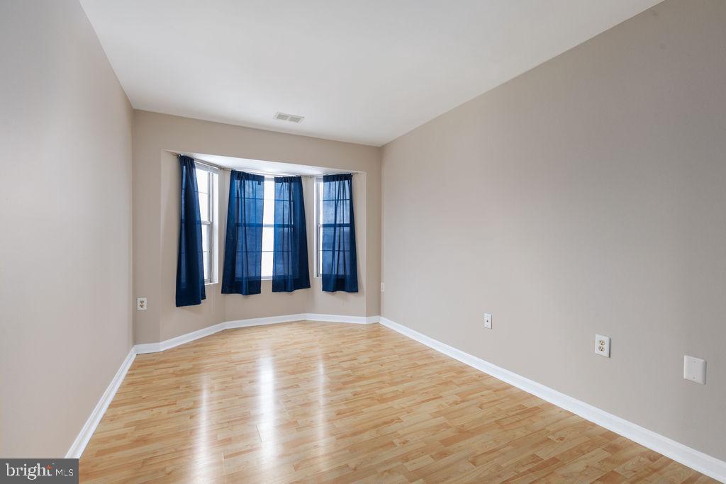 LAKESIDE CONDOMINIUMS - Residential