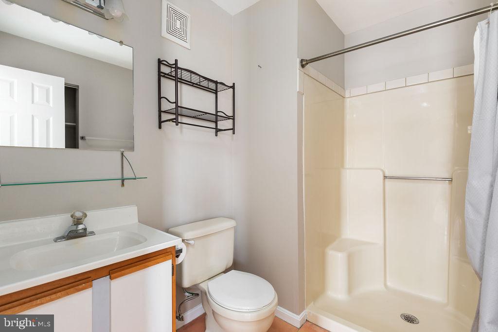 LAKESIDE CONDOMINIUMS - Residential