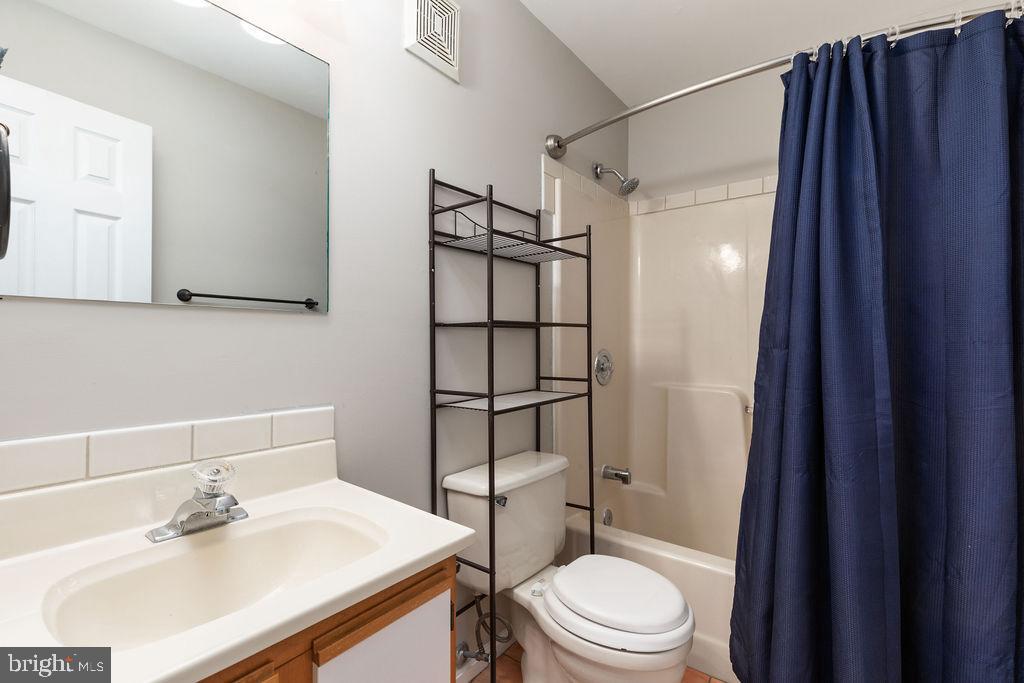 LAKESIDE CONDOMINIUMS - Residential