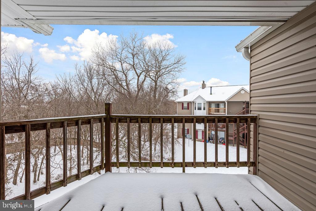 LAKESIDE CONDOMINIUMS - Residential