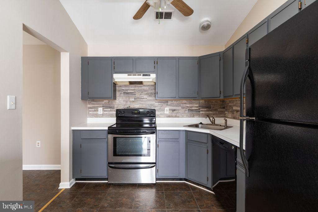 LAKESIDE CONDOMINIUMS - Residential