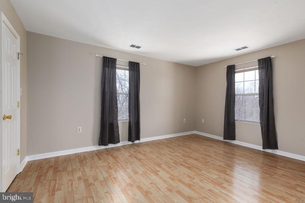 LAKESIDE CONDOMINIUMS - Residential