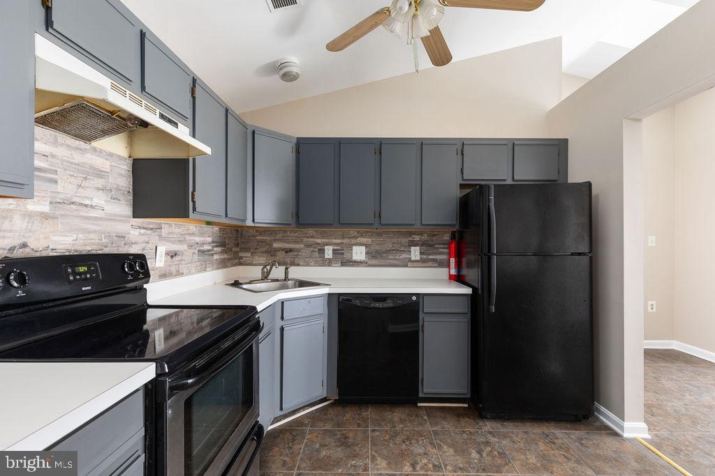 LAKESIDE CONDOMINIUMS - Residential