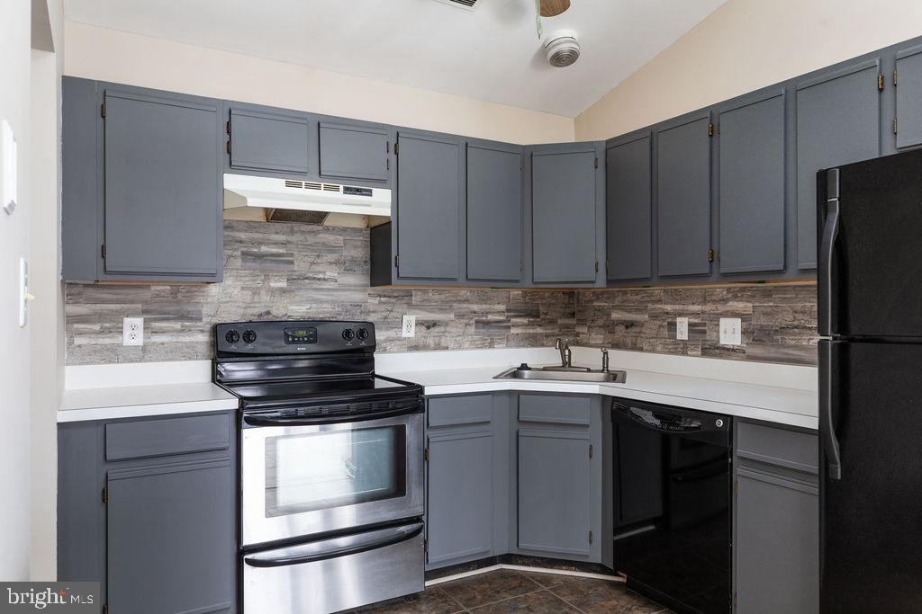 LAKESIDE CONDOMINIUMS - Residential