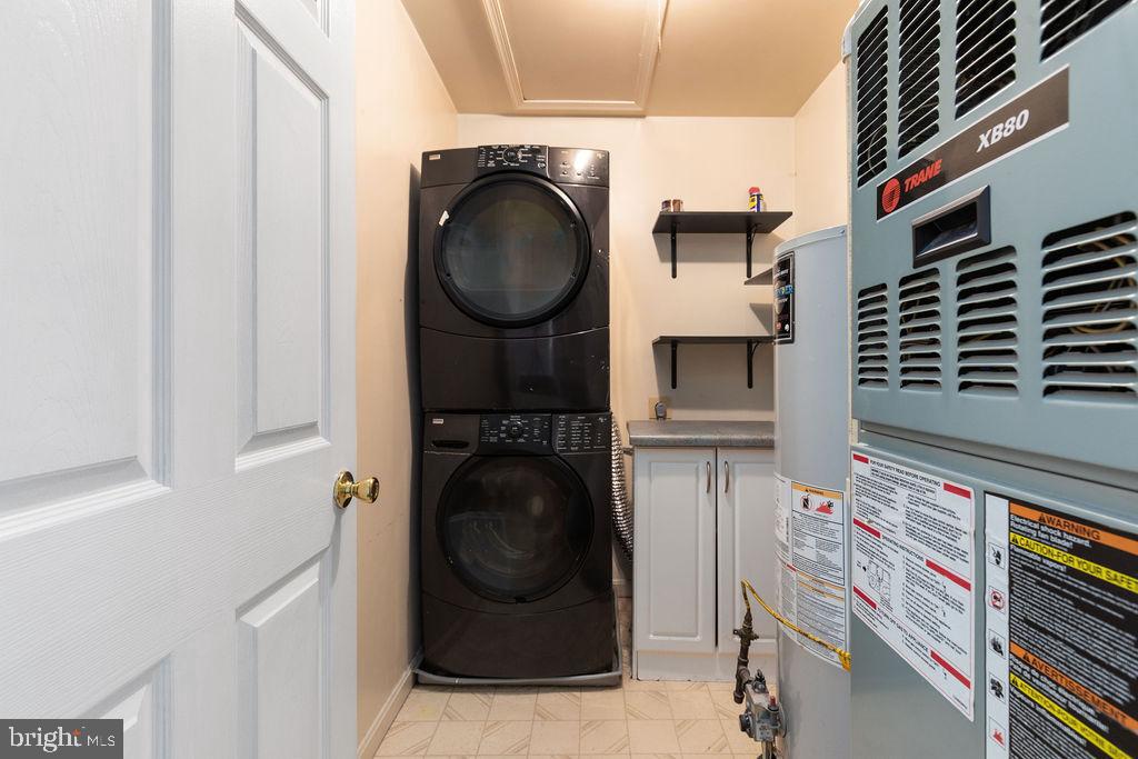 LAKESIDE CONDOMINIUMS - Residential