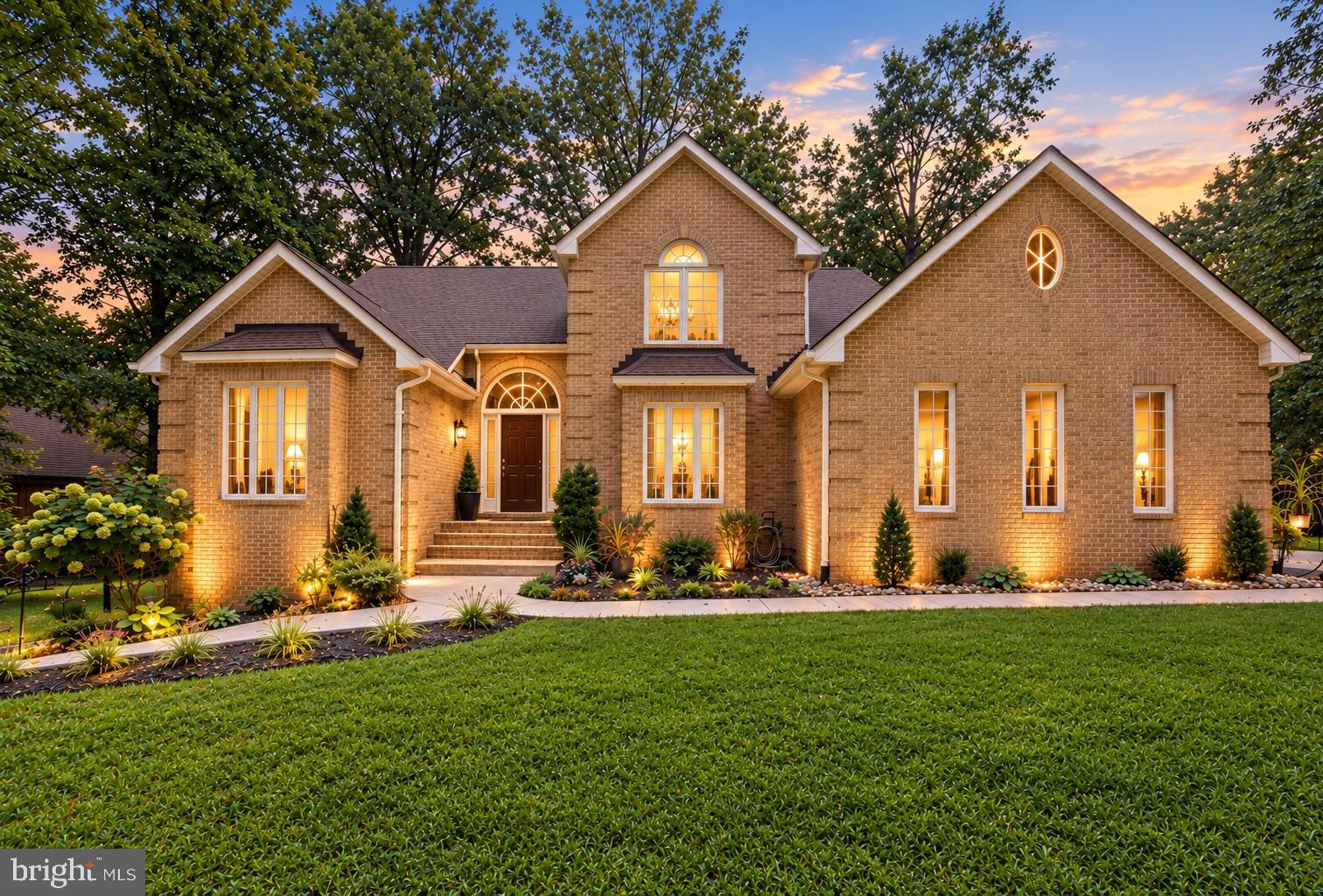 8008 PEMBROKE CIRCLE
