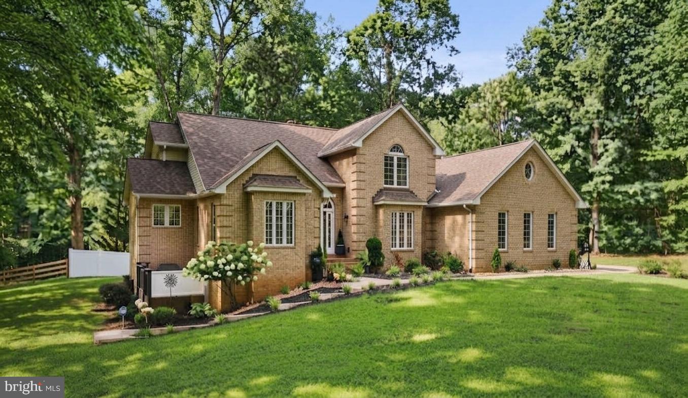 8008 PEMBROKE CIRCLE