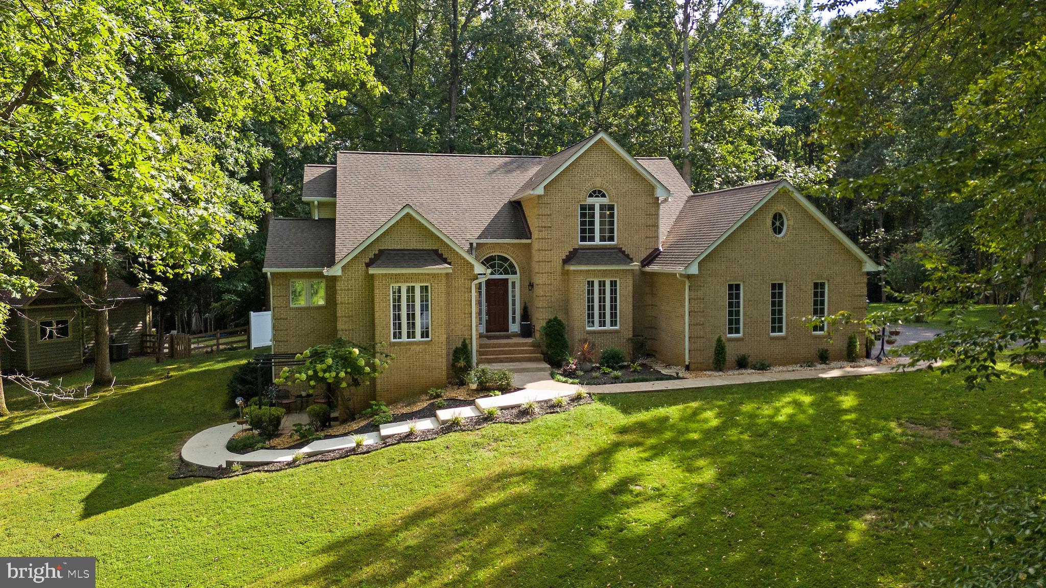 8008 PEMBROKE CIRCLE