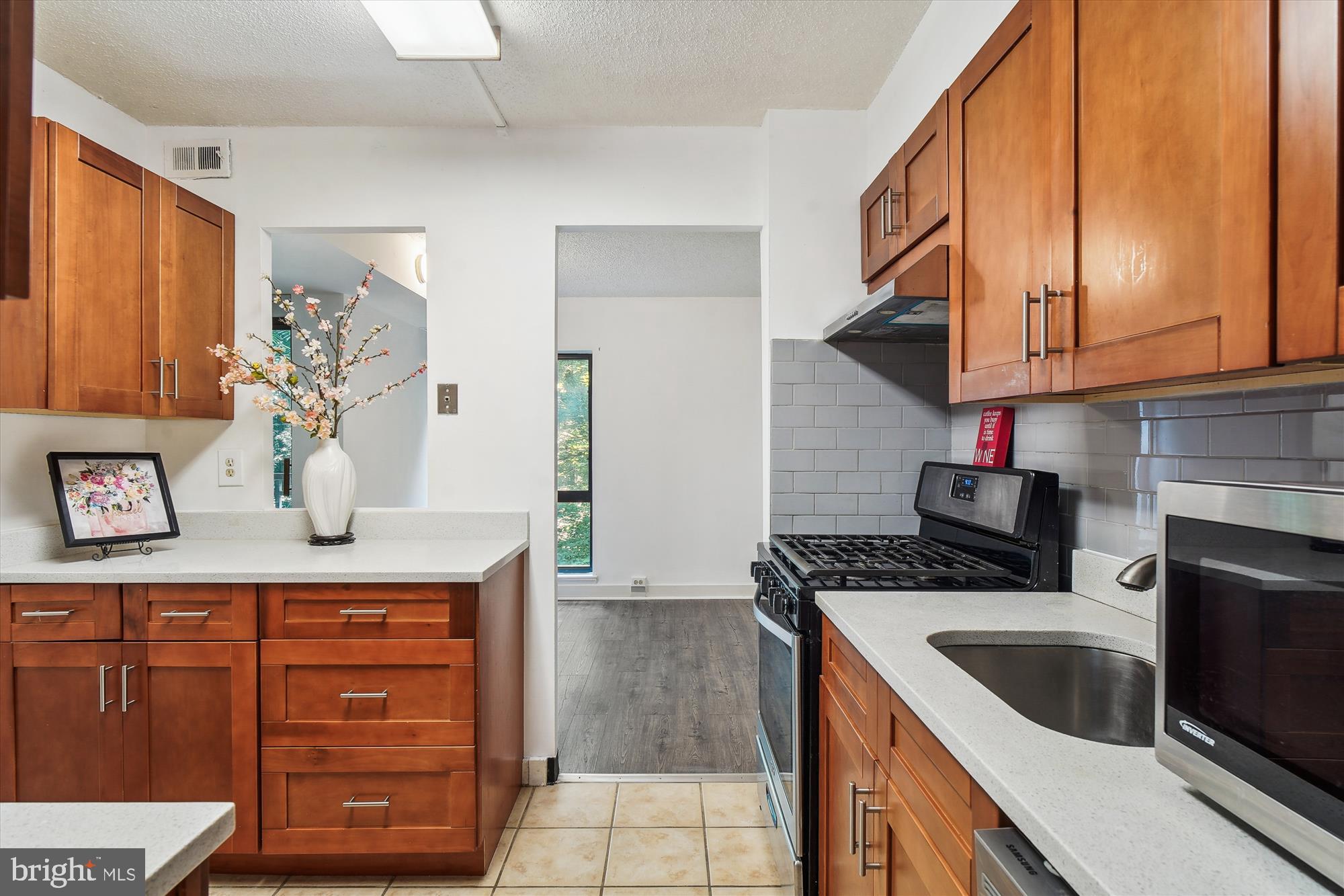 5903 TAMAR DRIVE 6 S18