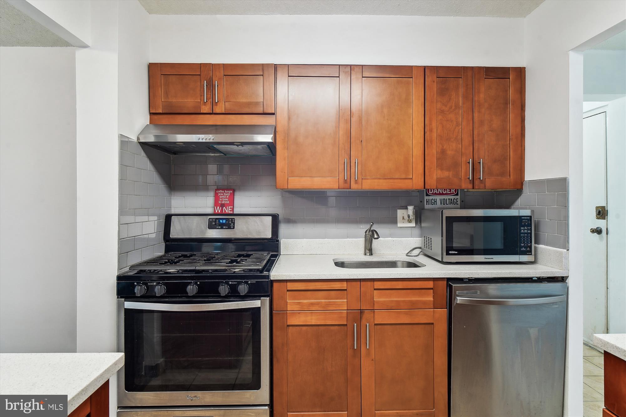 5903 TAMAR DRIVE 6 S18