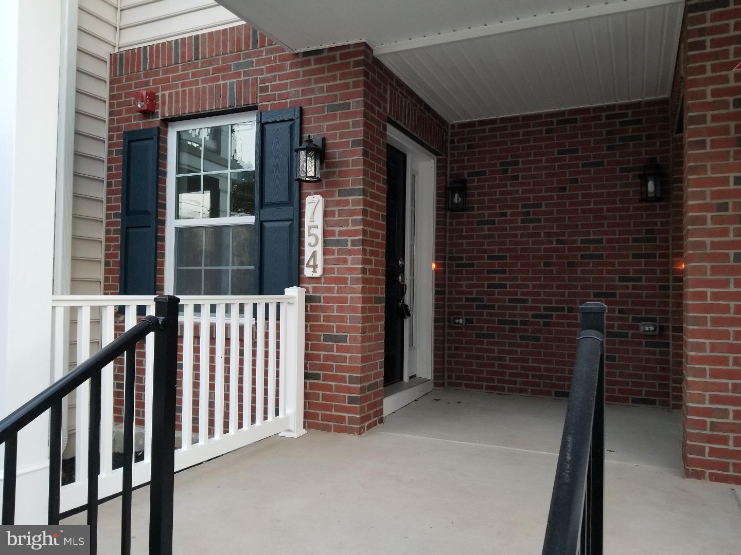 PENN SQ - Residential Lease