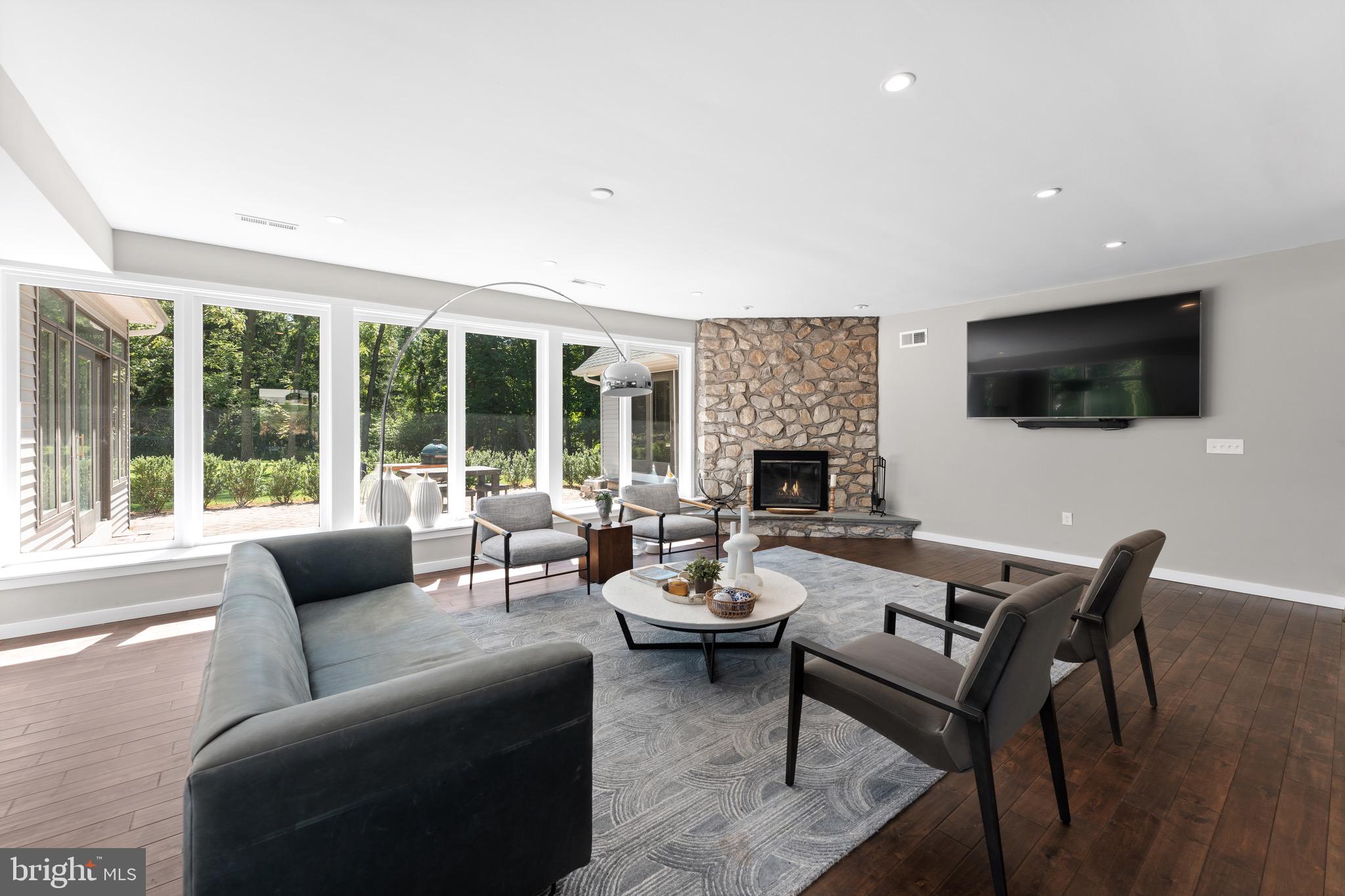 LONG LANE FARMS 1 - Residential