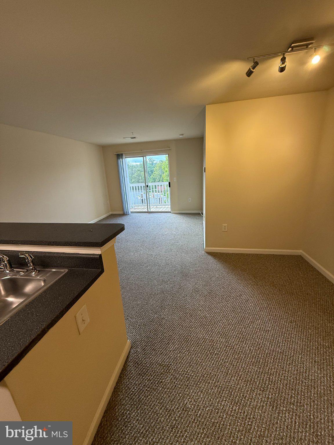 122 YELLOWSTONE DRIVE 206
