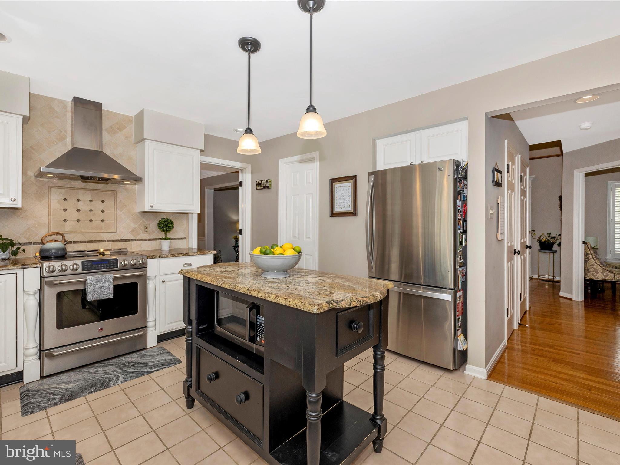 WHITE OAKS - Residential