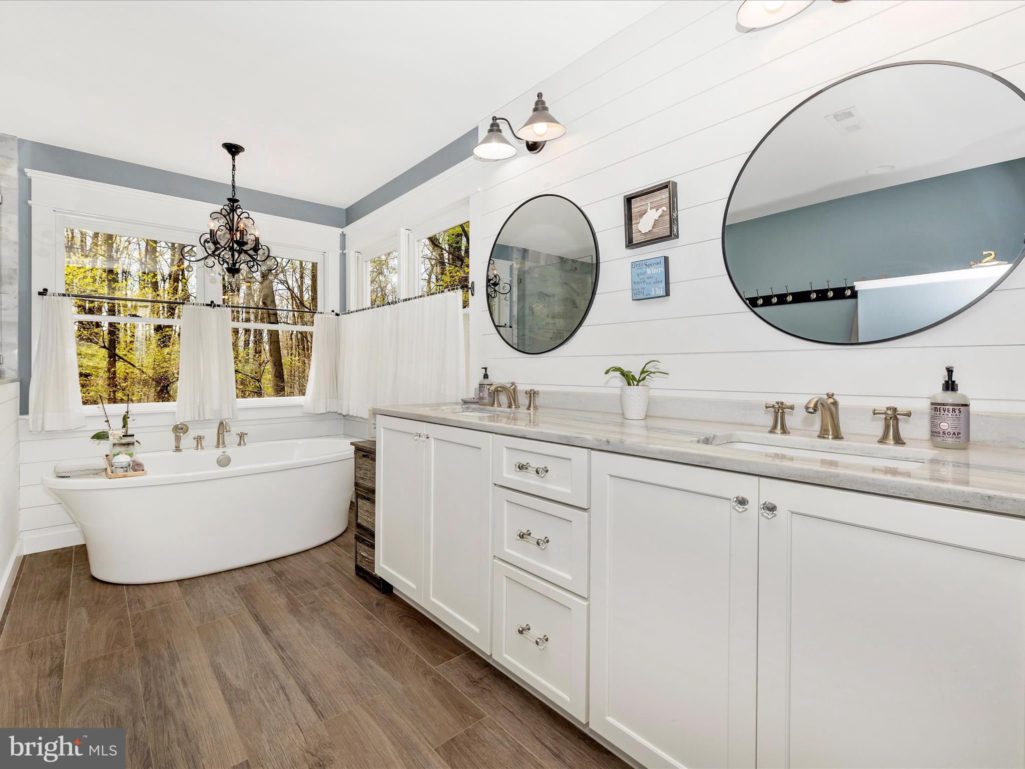 WHITE OAKS - Residential