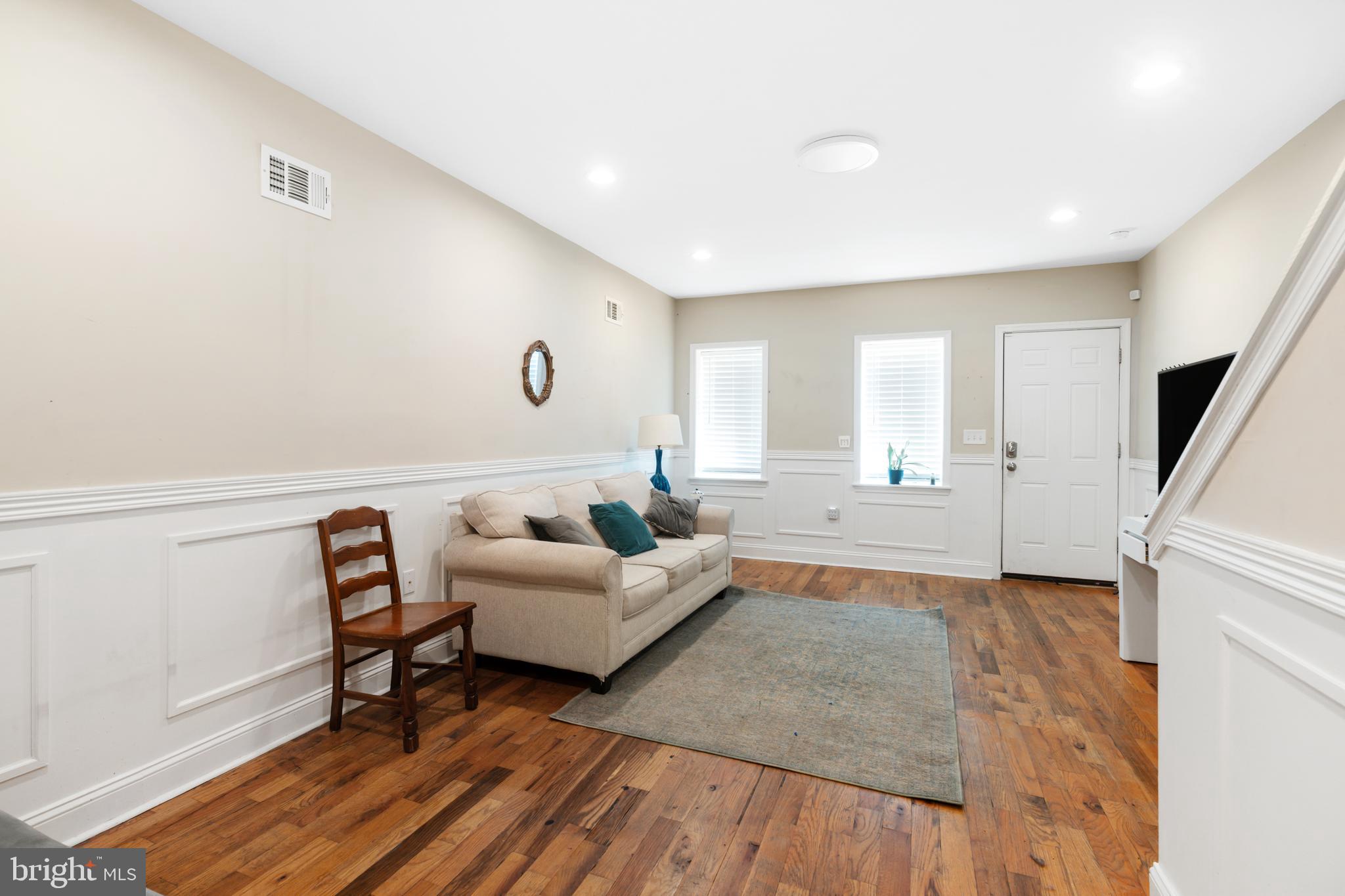 1609 W STILES STREET