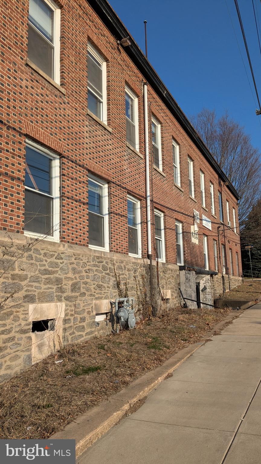 MELROSE PARK - Commercial Sale