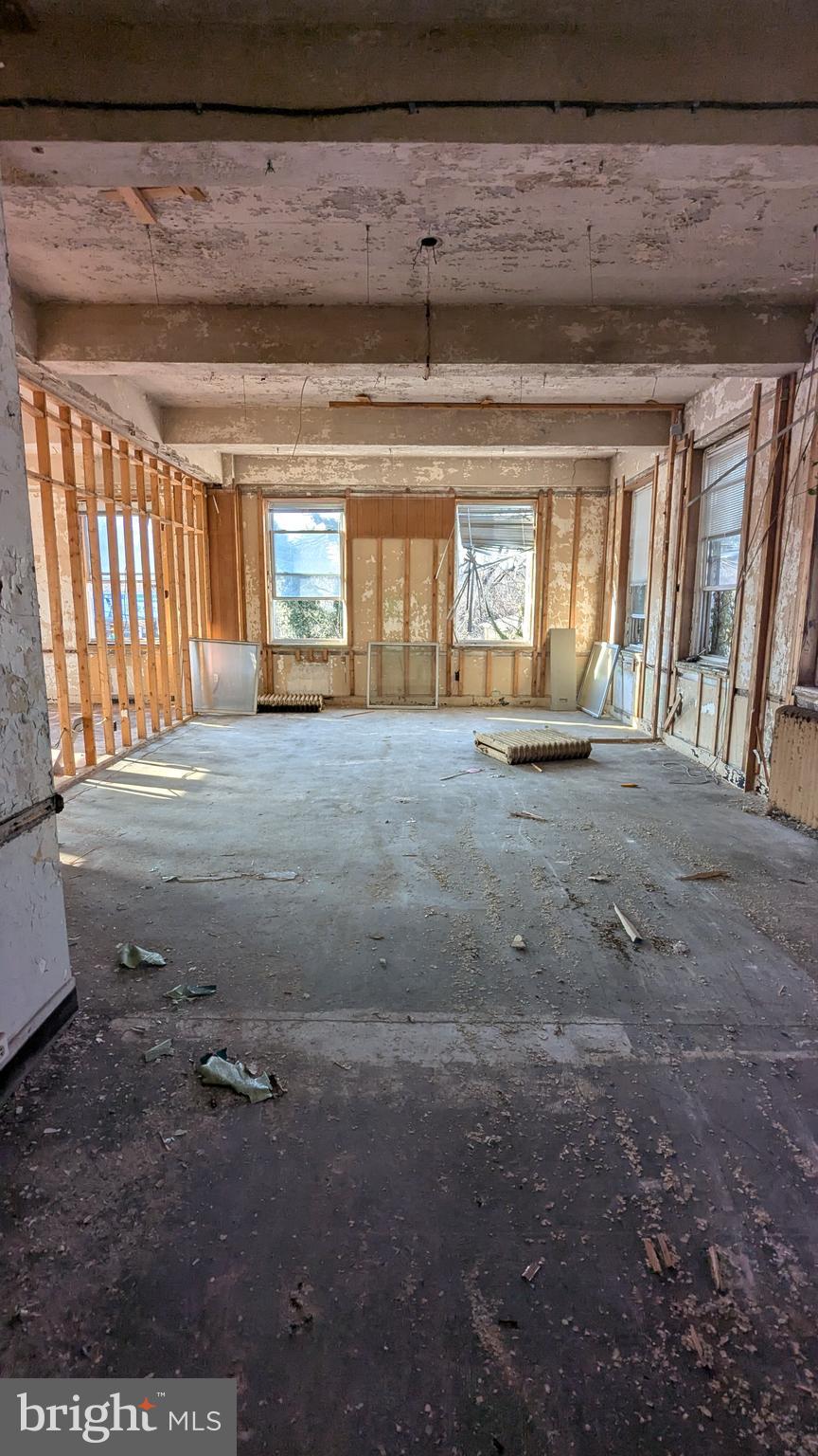 MELROSE PARK - Commercial Sale